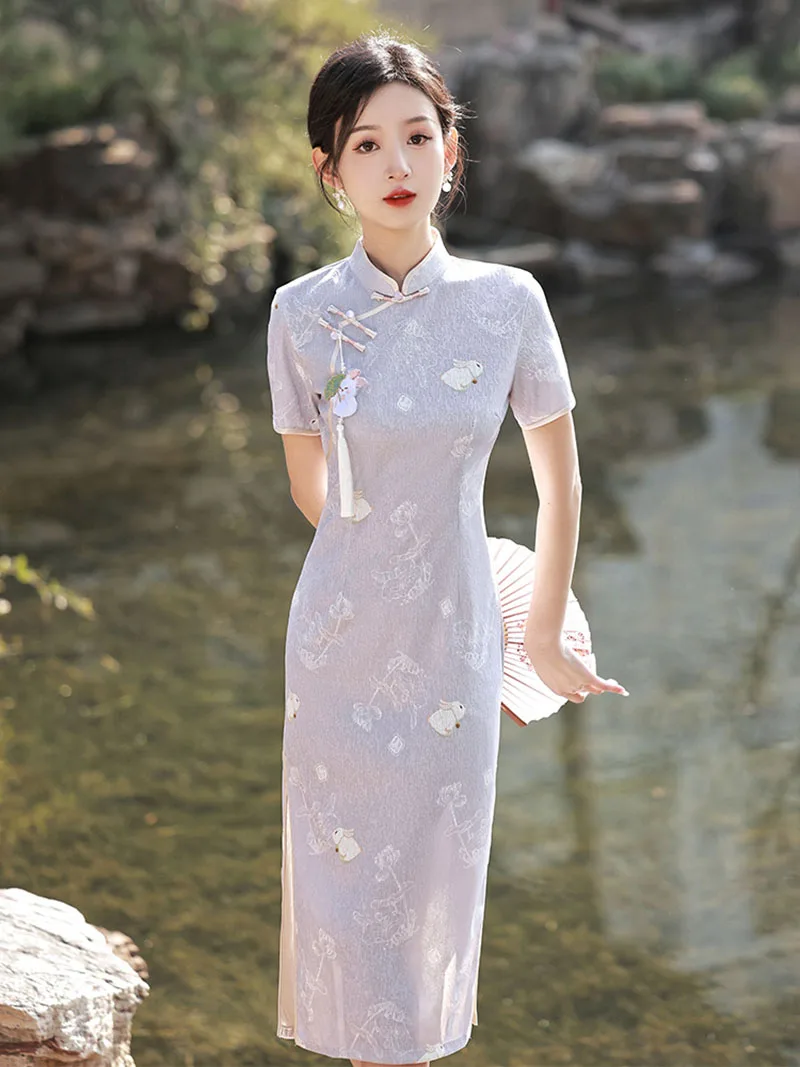 2023 Фиолетовый длинный Cheongsam Цветочный тонкий винтаж Платье больших размеров Лето с коротким рукавом Улучшенный китайский Qipao S До XXL