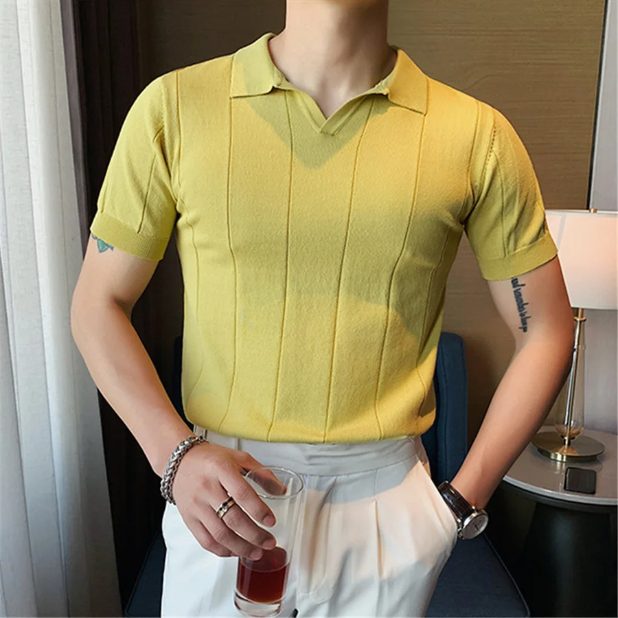 2024 Новые летние мужские облегающие модные рубашки-поло с V-образным вырезом Трикотажные футболки с коротким рукавом Полосатая мужская одежда Повседневная футболка