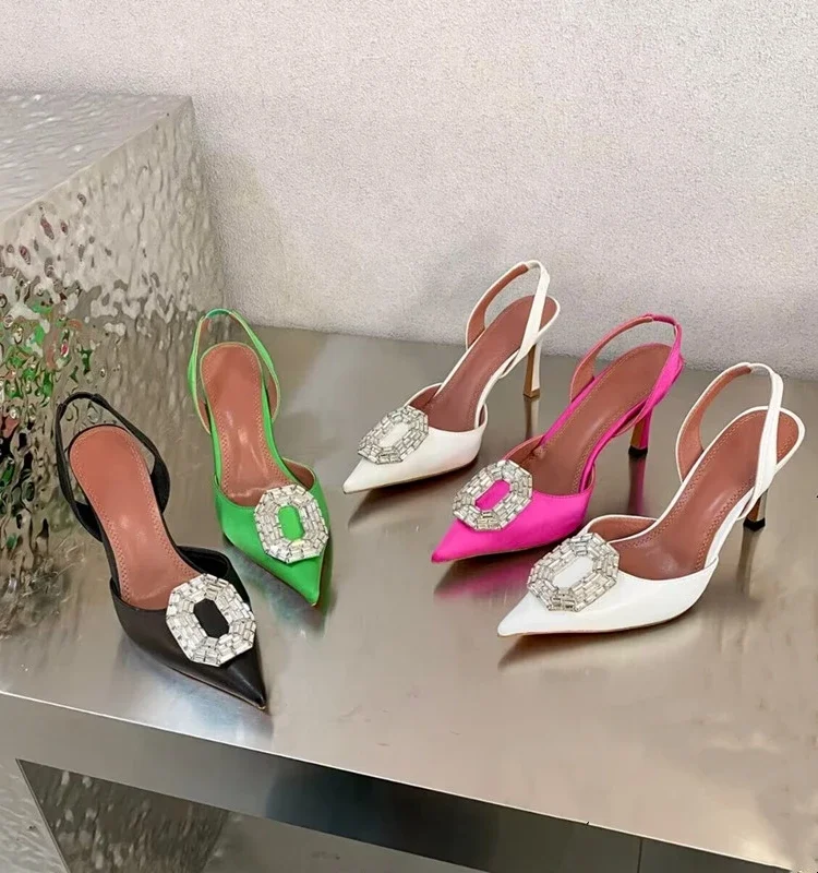 Amina Muaddi Camelia Хрустальный хрусталь пряжка на высоких каблуках 2024 Bow Glass Остроконечный носок шелковые атласные сандалии сексуальная женская дизайнерская обувь