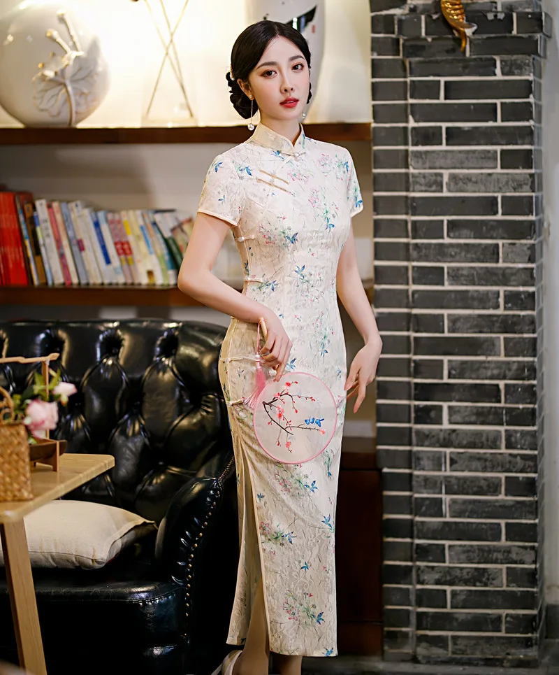 Винтаж Мандариновый воротник Шифон Длинный стиль Qipao Кнопка ручной работы с коротким рукавом Cheongsam Китайское женское свадебное платье