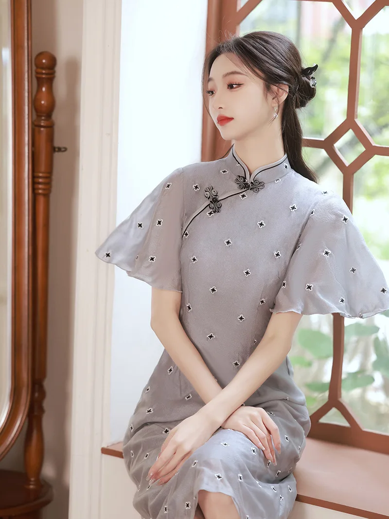 Женщины Элегантный китайский стиль с коротким рукавом Qipao Улучшенный серый принт Cheongsam Винтажное платье А-силуэта