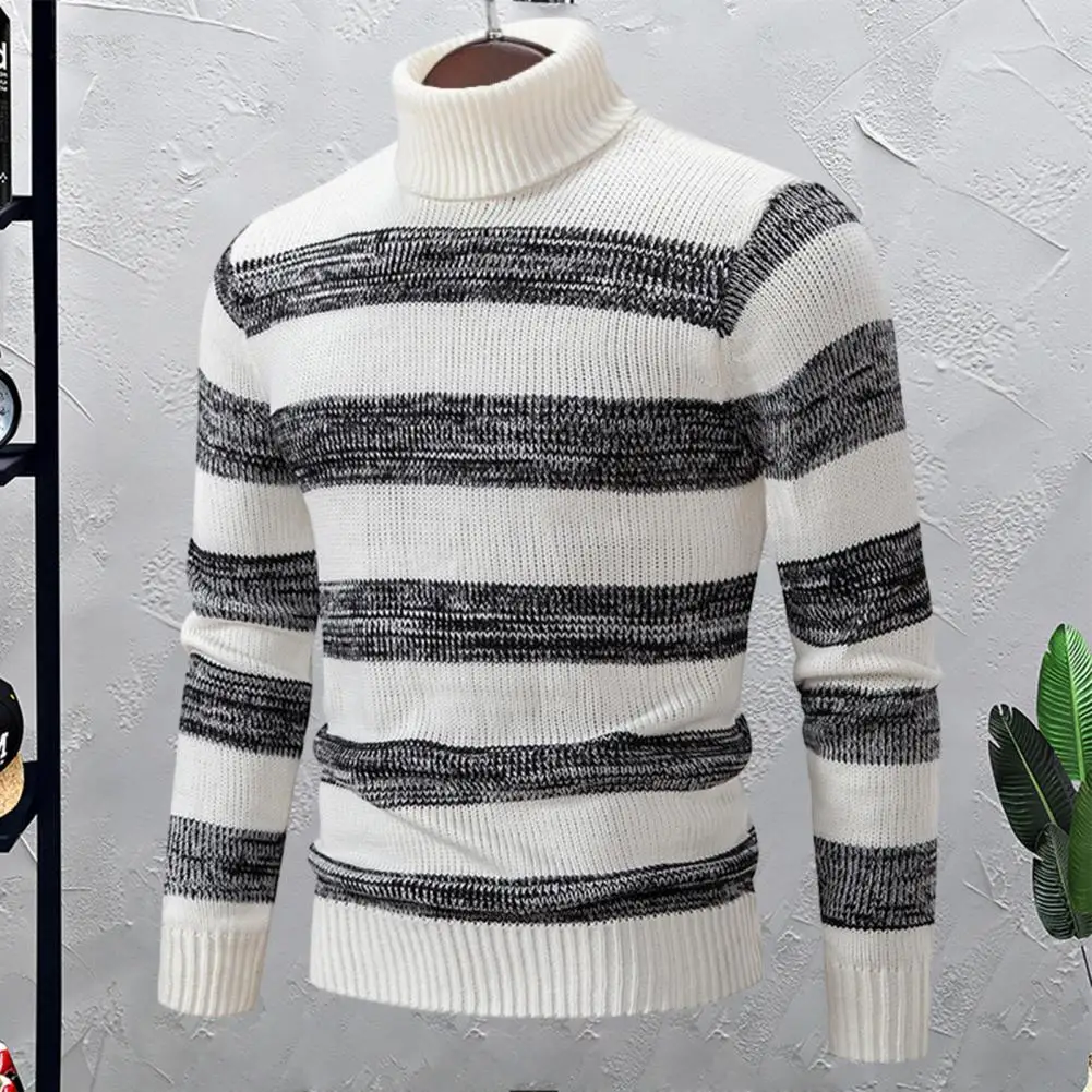 Этот свитер контрастного цвета, очень универсален и подходит в качестве базового слоя